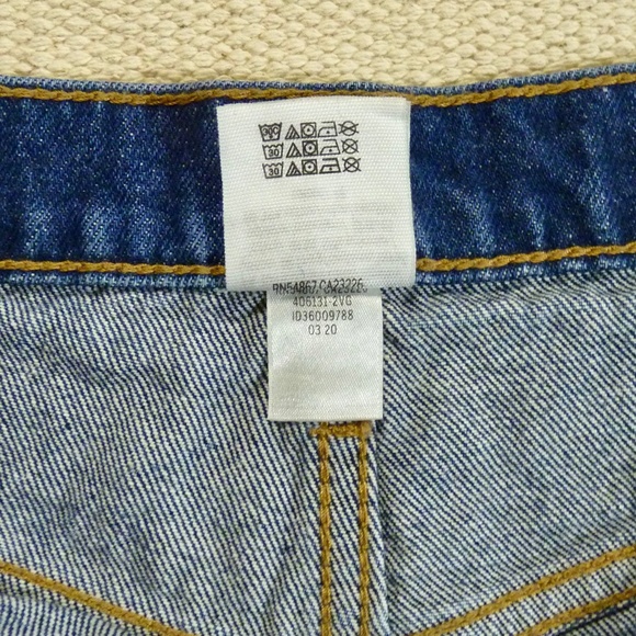 PINK Victoria's Secret Blue Denim Jean Shorts Size 26 - Picture 8 of 8